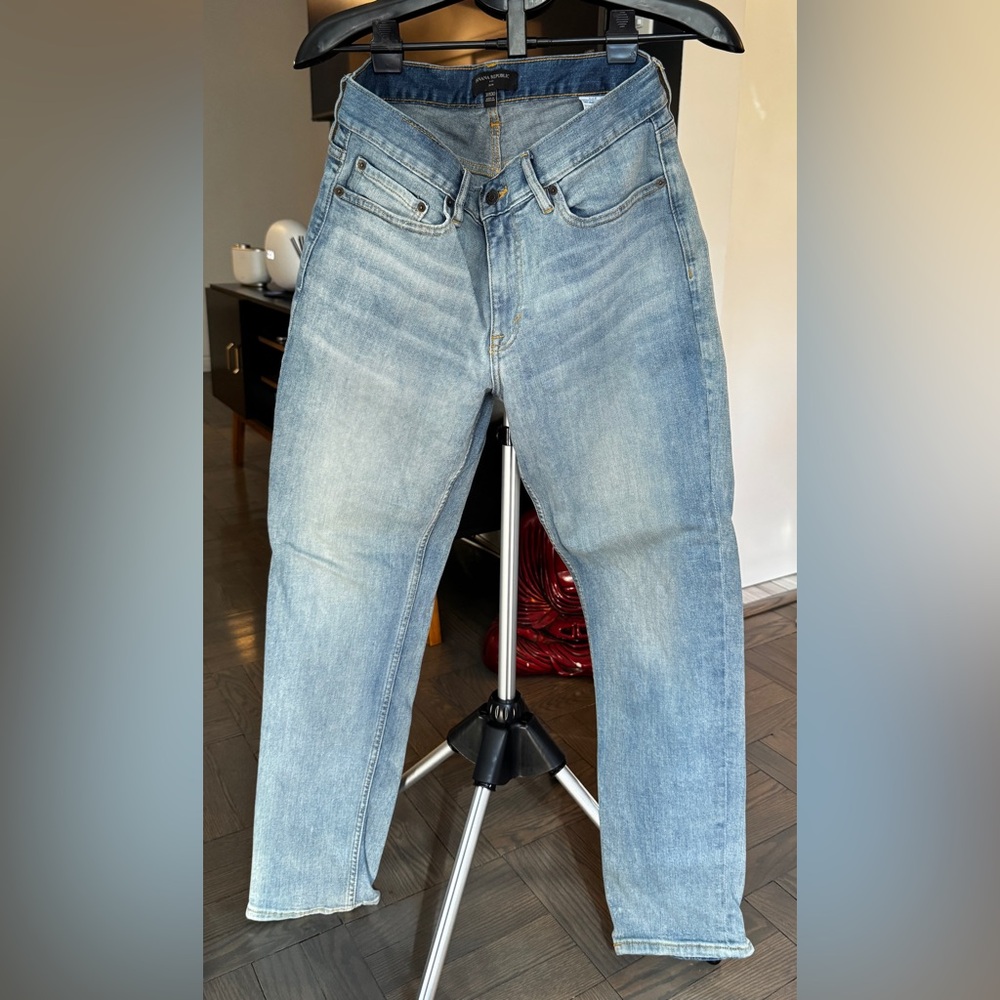 Banana Republic Slim Light Wash Denim Jean in Size 31x30